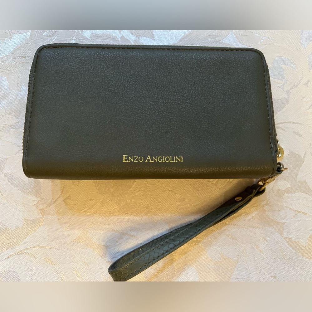 Enzo Angiolini wallet with detachable wrist strap. Color: khaki gray. Never used